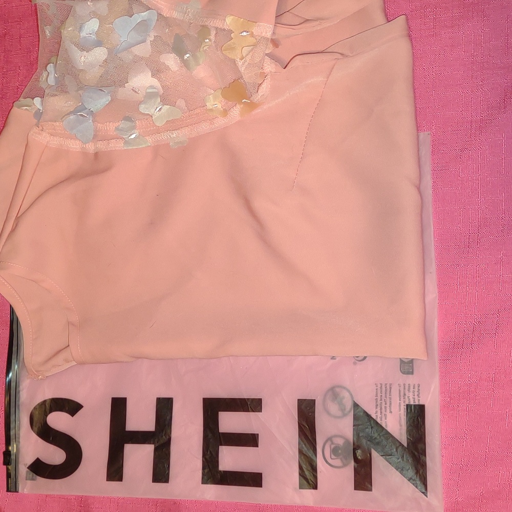 Pink butterfly blouse - Picture 2 of 5